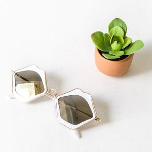 🪐 FREE: White Lips Sunglasses with Blue Tint 🪐